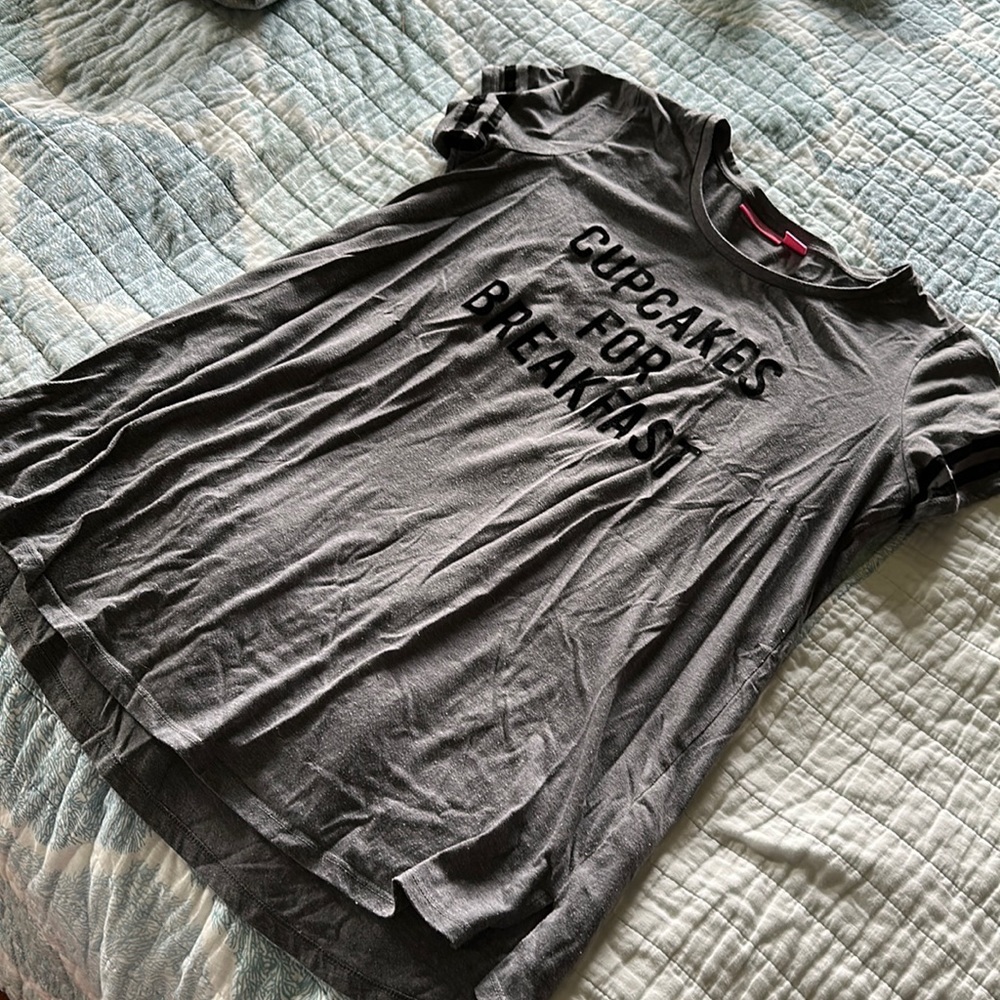 Isaac Mizrahi sleepwear. 1XL gray “cupcakes for breakfast”
